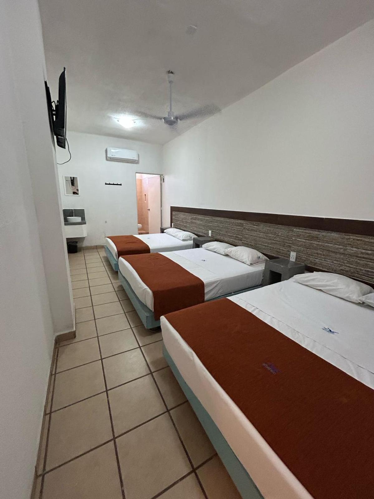Albatros Hotel *